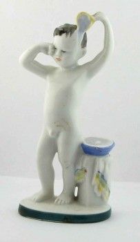 Фарфоровая статуэтка