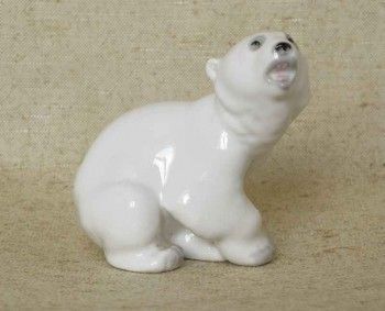 Фарфоровая статуэтка